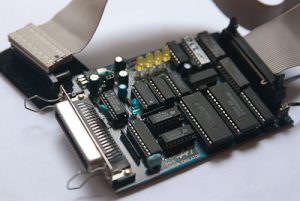 This EEPROM emulator connects to a ROM chip of a PC.